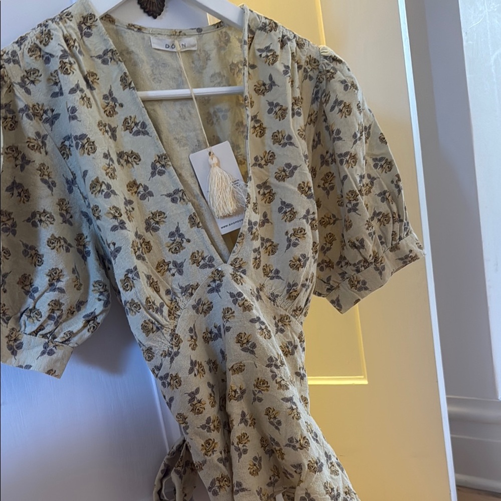 Doen Floral Puff Sleeve Wrap Top NWT